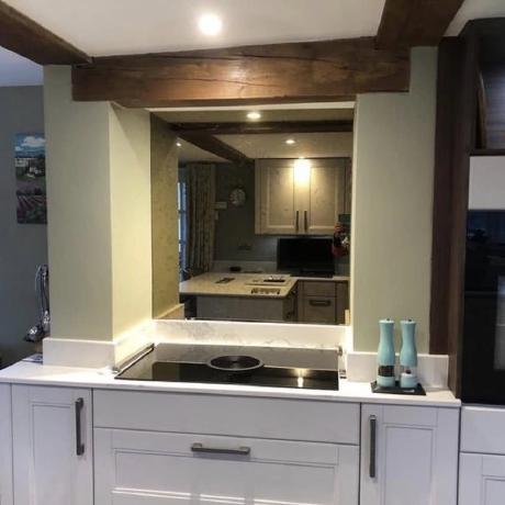 Downlights wiring in a modern lounge